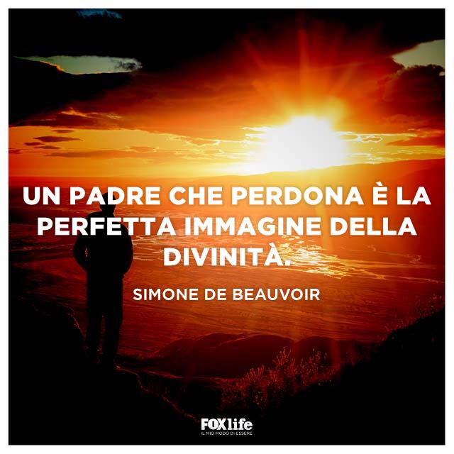 Frasi festa del papà: Citazione sui padri Uomo che guarda l'orizzonte al tramonto
