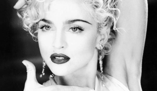 Nel Mito di Dance Dance Dance: l'iconico Voguing di Madonna Madonna