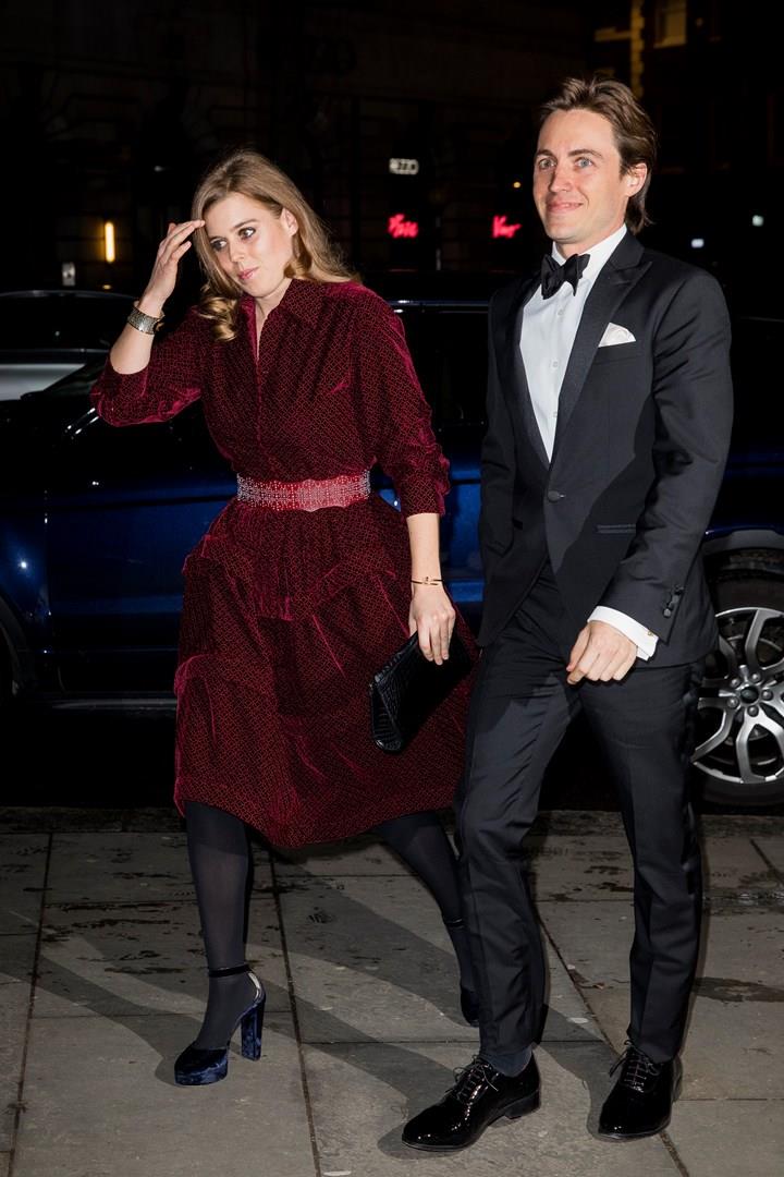 La Principessa Beatrice presenta pubblicamente il nuovo fidanzato La Principessa Beatrice col fidanzato Edoardo Mapelli Mozzi