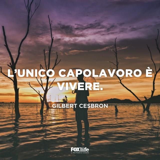 Frase Cesbron Uomo in un paesaggio lagunare al tramonto