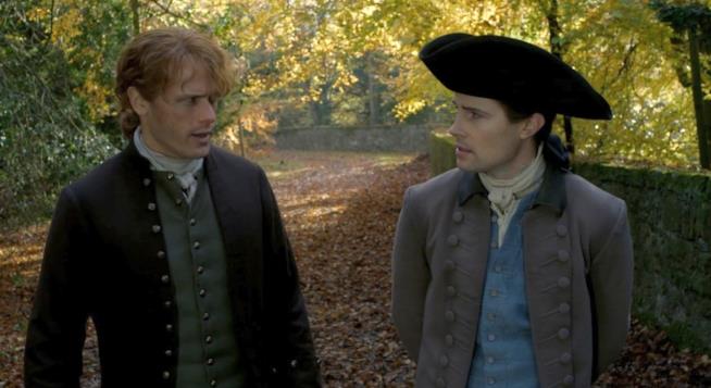 Jamie Fraser e Lord Grey in Outlander Sam Heughan e David Berry nell'episodio Delle cose perdute di Outlander