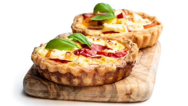 Torta salata con peperoni: la ricetta con mozzarella e peperoni rossi e gialli Torta salata con peperoni