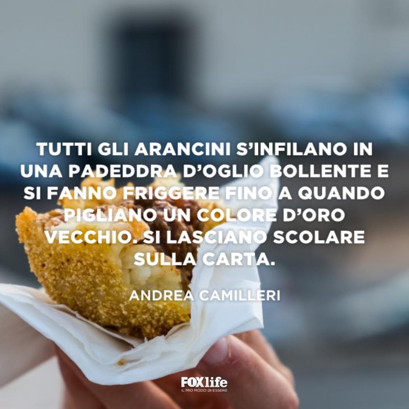 Frase arancini Arancino tenuto in mano