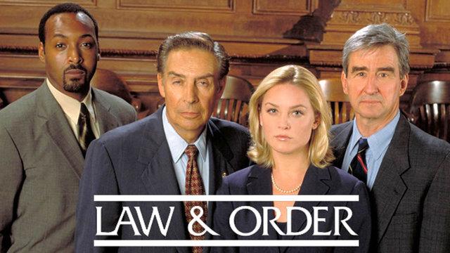 Alcuni dei protagonisti di Law & Order, serie simbolo degli anni '90 Alcuni protagonisti di Law & Order, longeva serie TV iniziata negli anni '90