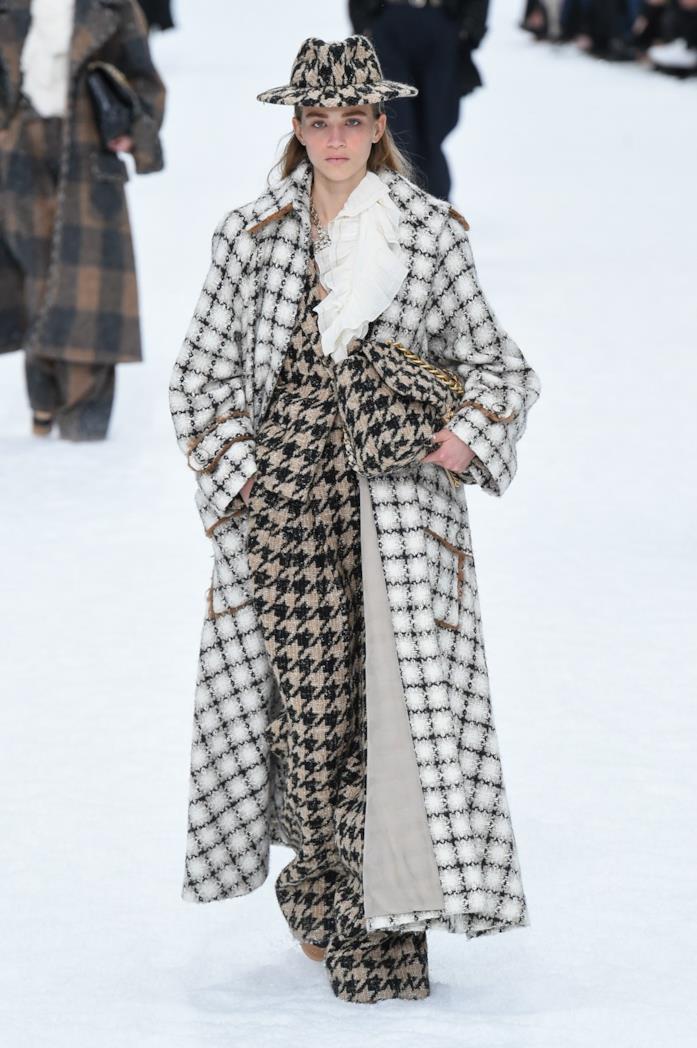 Sfilata Chanel Un look della sfilata Chanel