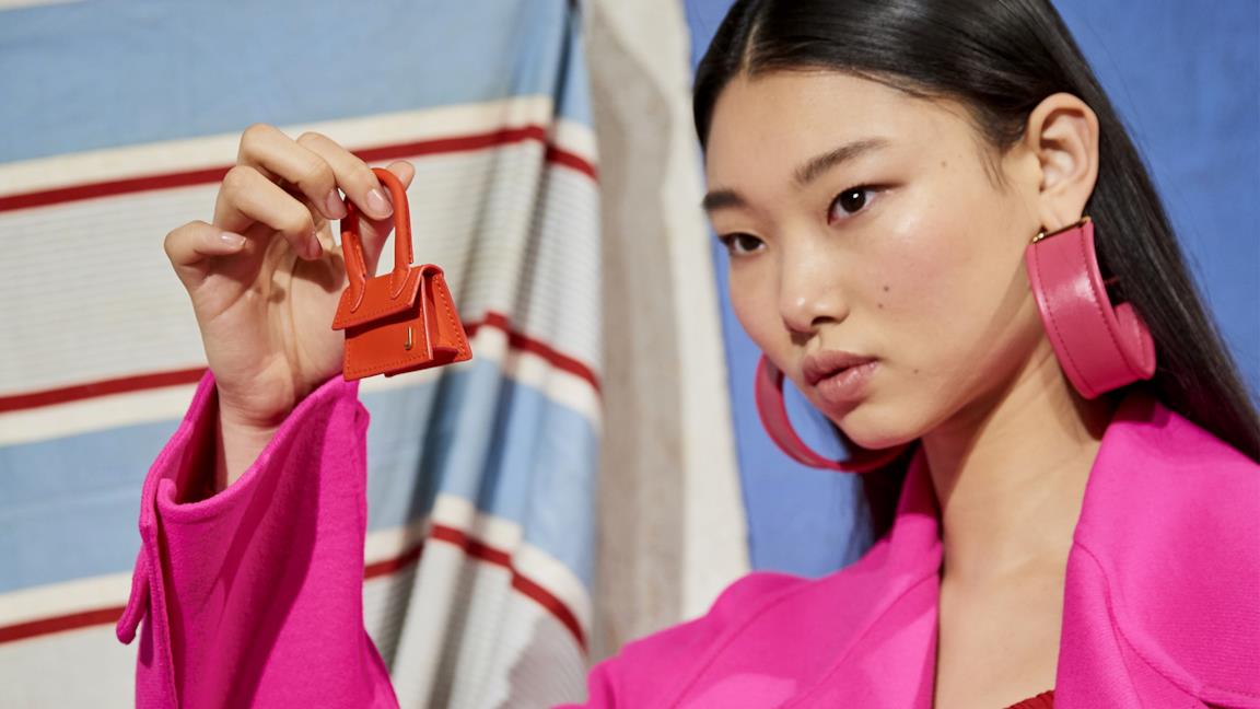 La storia di Jacquemus e delle sue iconiche mini bag
