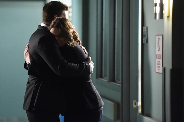 Bones 12: Brennan e Booth nell'episodio 7 Un'immagine di Brennan e Booth nell'episodio 12x07 di Bones