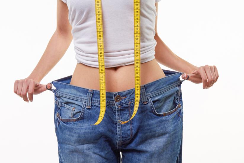 Pro, contro e menù settimanale della dieta Lemme. Una donna con dei pantaloni larghi.