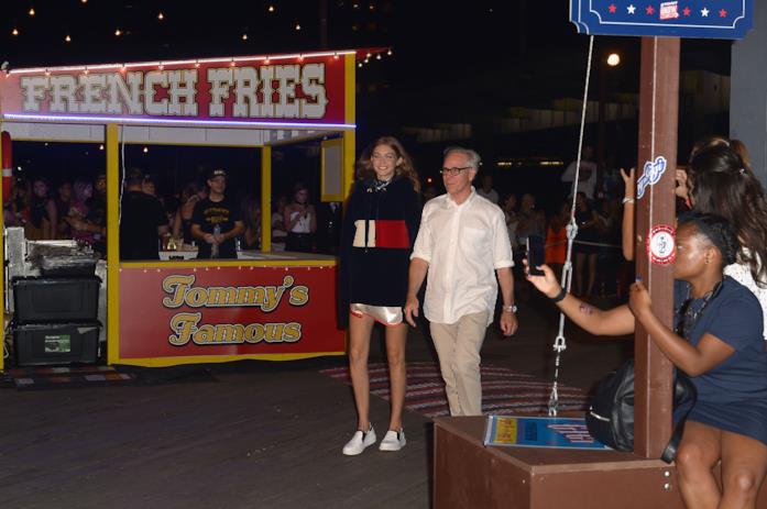 Gigi Tommy Hilfiger Gigi nella sfilata 2016 di Tommy Hilfiger