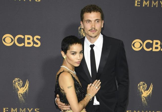 Zoe Kravitz è fidanzata ufficialmente Zoe Kravitz e Karl Glusman sul red carpet