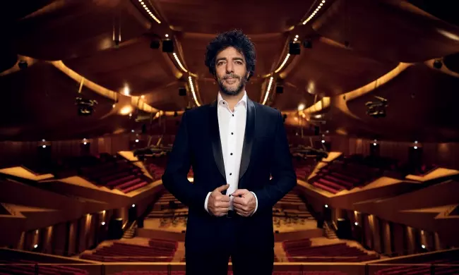 Max Gazzè pubblica la sua opera sintonica Alchemaya Max Gazzè in una foto per Sanremo 2018