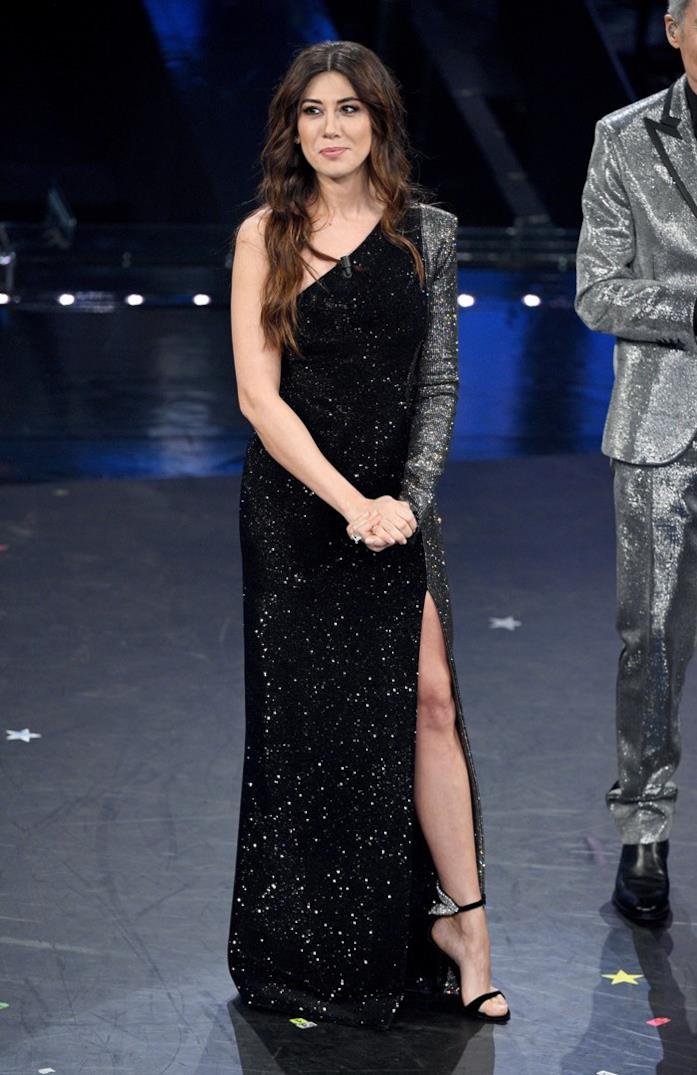 I look di Virginia Raffaele a Sanremo 2019 Virginia Raffaele alla quarta serata di Sanremo