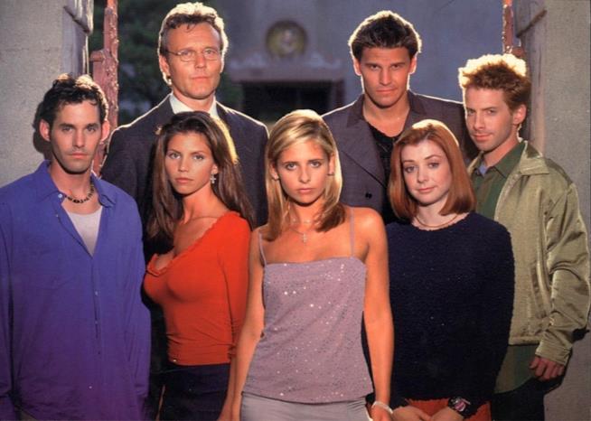 La showrunner del reboot di Buffy risponde alle polemiche Il cast originale di Buffy l'ammazzavampiri