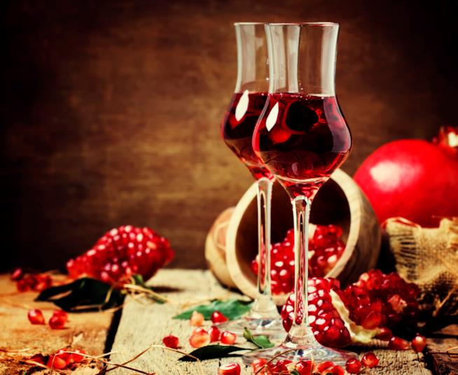 Liquore alla melagrana: la ricetta con acqua, alcol pure e zucchero Liquore alla melagrana