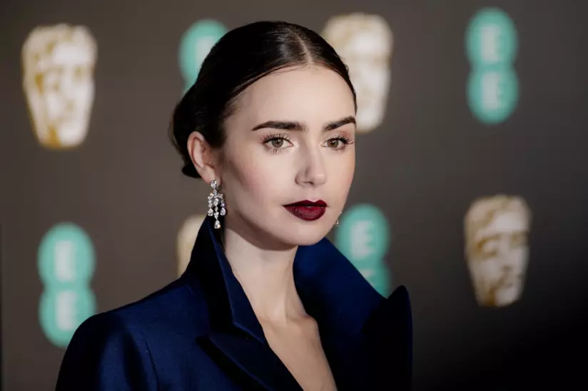 Lily Collins parla con le vittime del killer Ted Bundy L'attrice Lily Collins