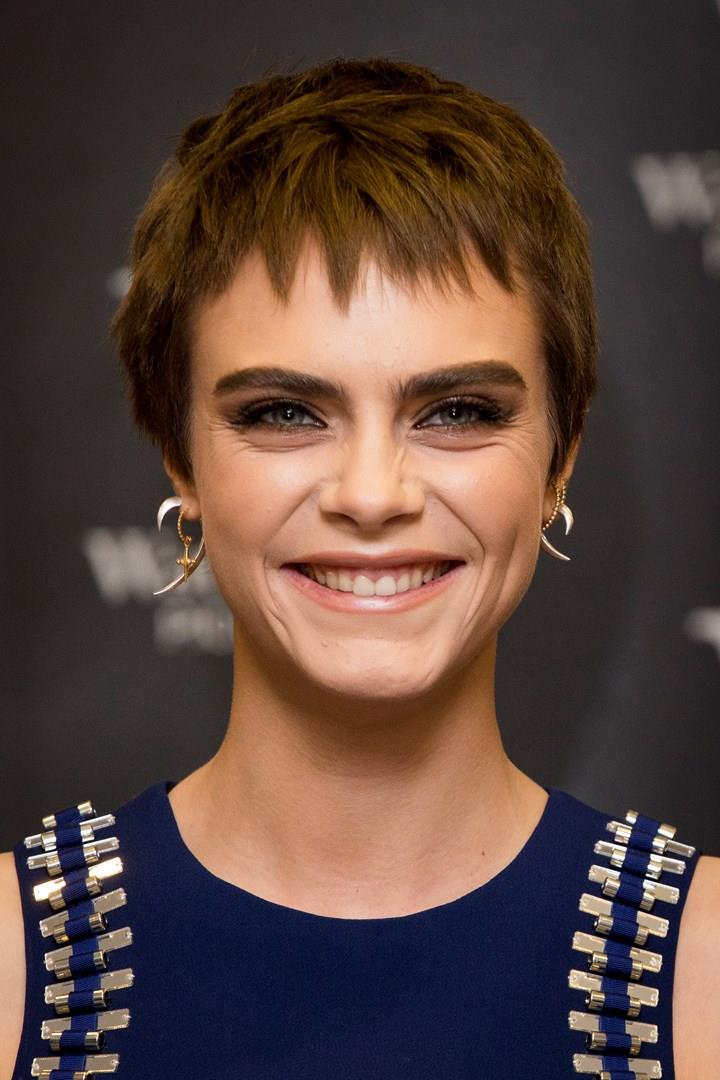 Cara Delevingne haircut Cara Delevingne con pixie cut