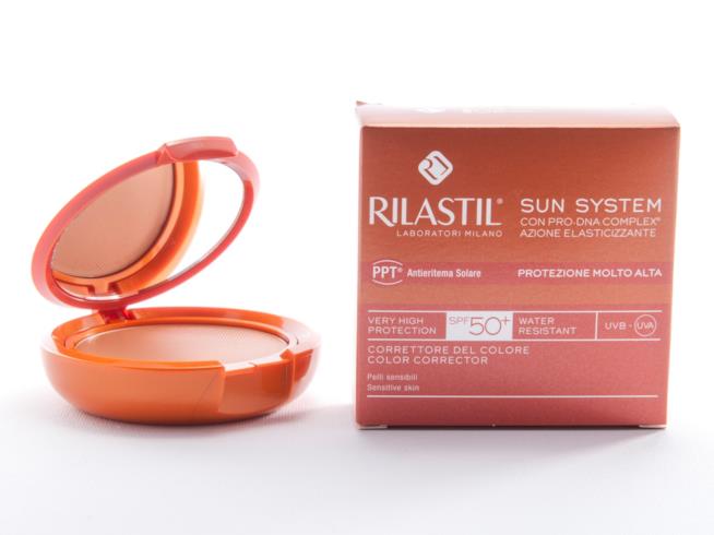 Fondotinta compatto solare Rilastil Rilastil Sun System Solare SPF50+ Fondotinta