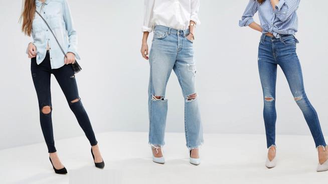 I jeans strappati da donna del 2018 Tutti i migliori jeans strappati da donne dell'estate 2018