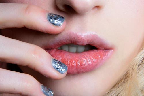 Unghie glitterate Unghie con smalto glitterato