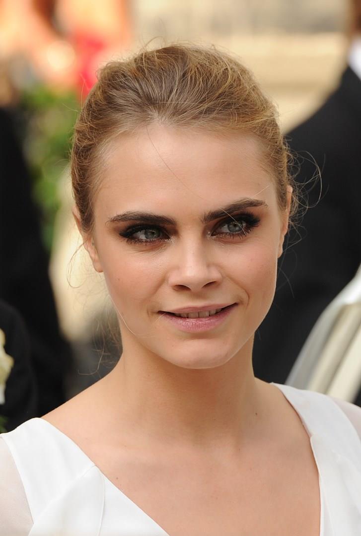 Cara Delevingne hairstyle Cara Delevingne capelli raccolti