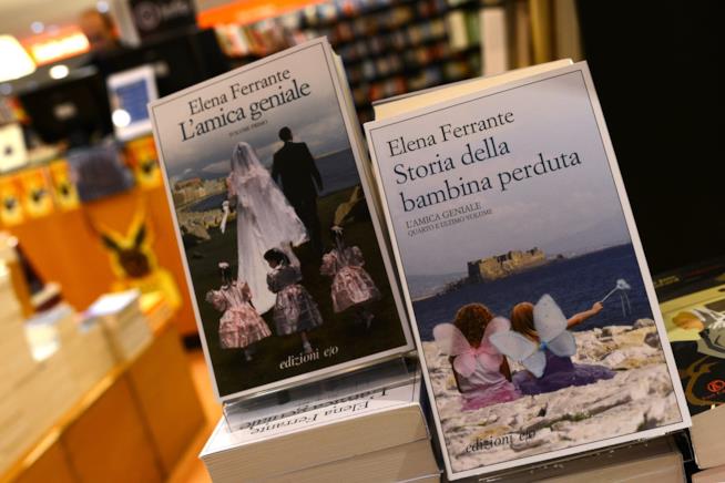 Due libri di Elena Ferrante le copertine di due libri di Elena Ferrante