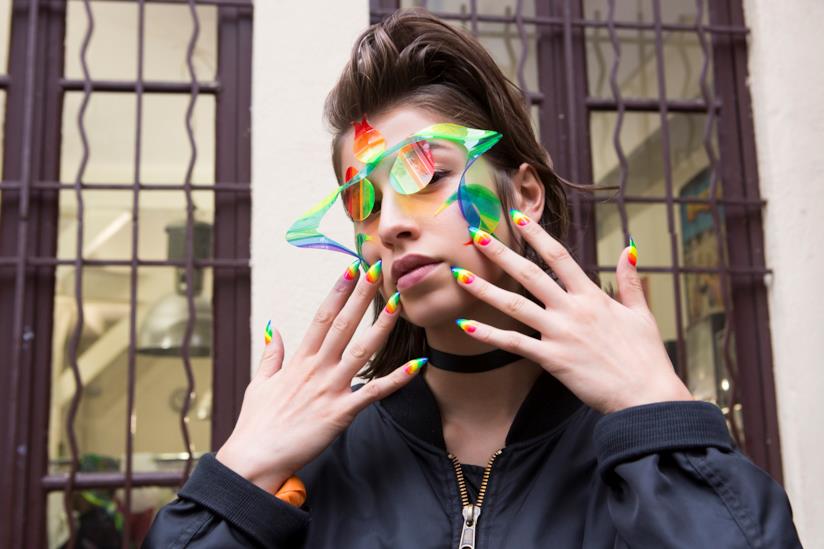 Unghie fluo Unghie a stiletto con smalto fluo multicolore