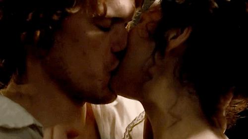 Jamie e Claire, coppia di Outlander Sam Heughan e Caitriona Balfe in Outlander