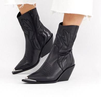 Stivaletti da cowgirl con il tacco basso