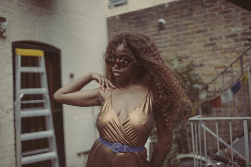 La blogger Slumflower ha lanciato il movimento #SaggyBoobsMatter, per l'accettazione del seno cadente La blogger Slumflower