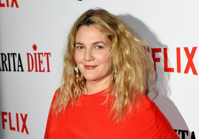 Le pubbliche scuse di Drew Barrymore a Jake Gyllenhaal L'attrice Drew Barrymore alla première di Santa Clarita Diet