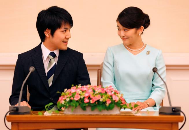 La principessa Mako ha rimandato le nozze con Kei Komuro La principessa Mako e il futuro sposo Kei Komuro
