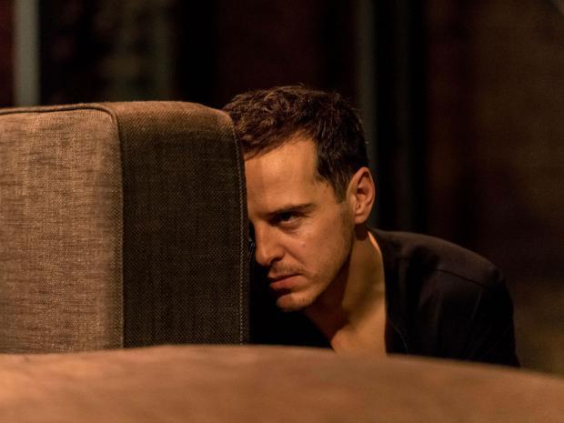 Tom Hiddleston ha debuttato in teatro come Amleto Andrew Scott nei panni di Amleto