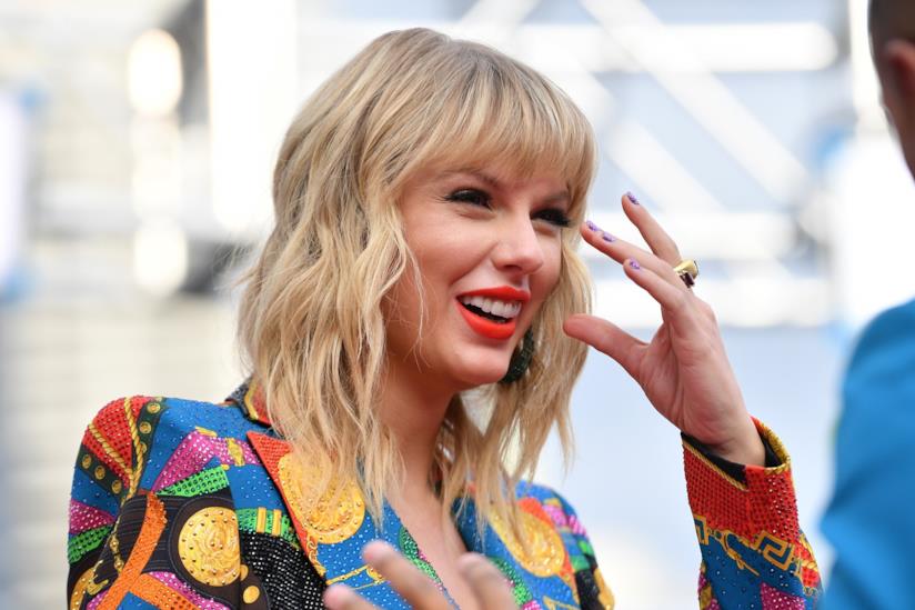 Taylor Swift: un uomo fa irruzione in casa sua, ma toglie le scarpe per gentilezza Taylor Swift
