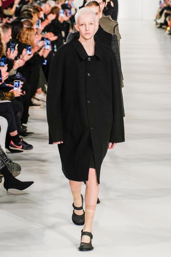 Guarda la sfilata Sfilata MAISON MARGIELA Collezione Donna Autunno Inverno 19/20 Parigi - 1