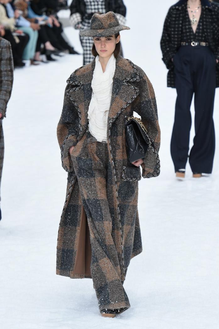 Sfilata Chanel Un look della sfilata Chanel