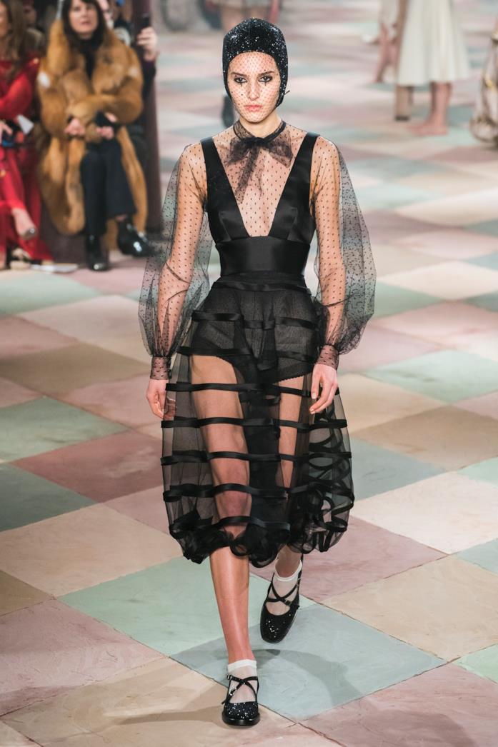 Dior Cruise 2019 Haute Couture Dior Cruise 2019: abito con gonna strutturale nera