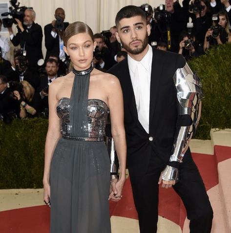 Gigi Hadid e Zayn Malik al MET Gala 2016 Gigi Hadid e Zayn Malik in look futuristici al MET Gala 2016