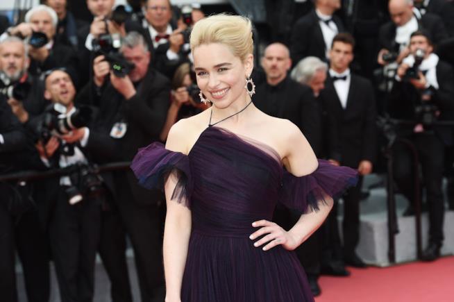 Emilia Clarke non sa mettersi in piega i capelli: le dichiarazioni Emilia Clarke