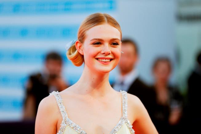 Elle Fanning e i codini Elle Fanning in primo piano sul red carpet