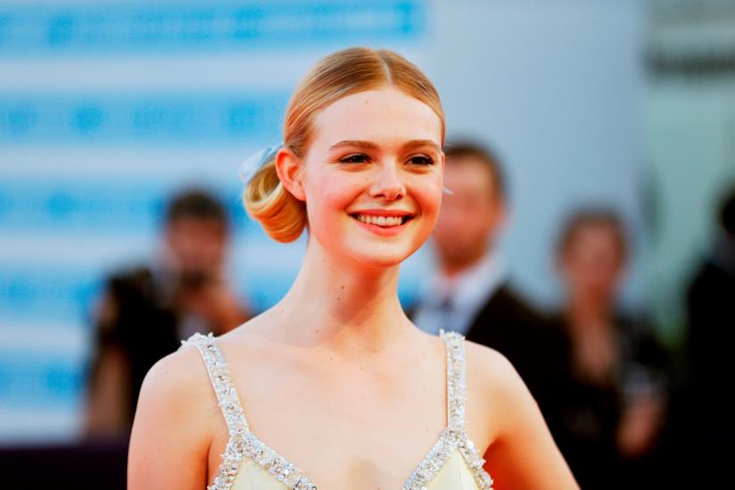 Elle Fanning e i codini Elle Fanning in primo piano sul red carpet