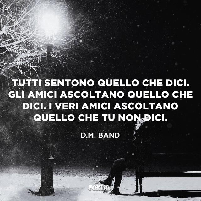 Frase Band Ragazza seduta nella neve