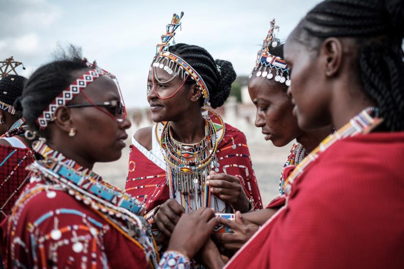 Mutilazioni genitali in Kenya: se il rito di passaggio è la consegna di una penna Masai in Kenya
