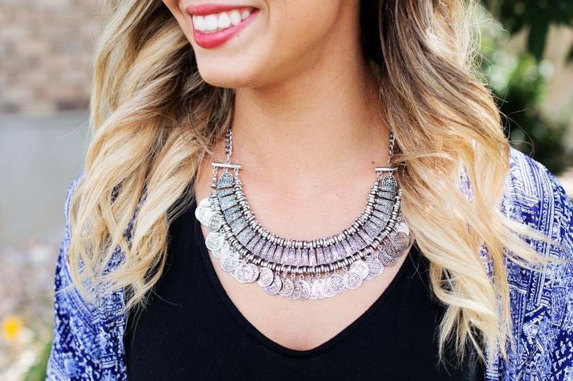 Pulire l'argento con i rimedi naturali Ragazza con collana in argento
