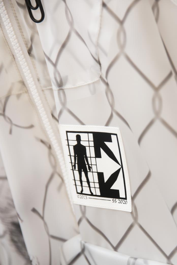 Off-White simboli Un dettaglio di un look Off-White