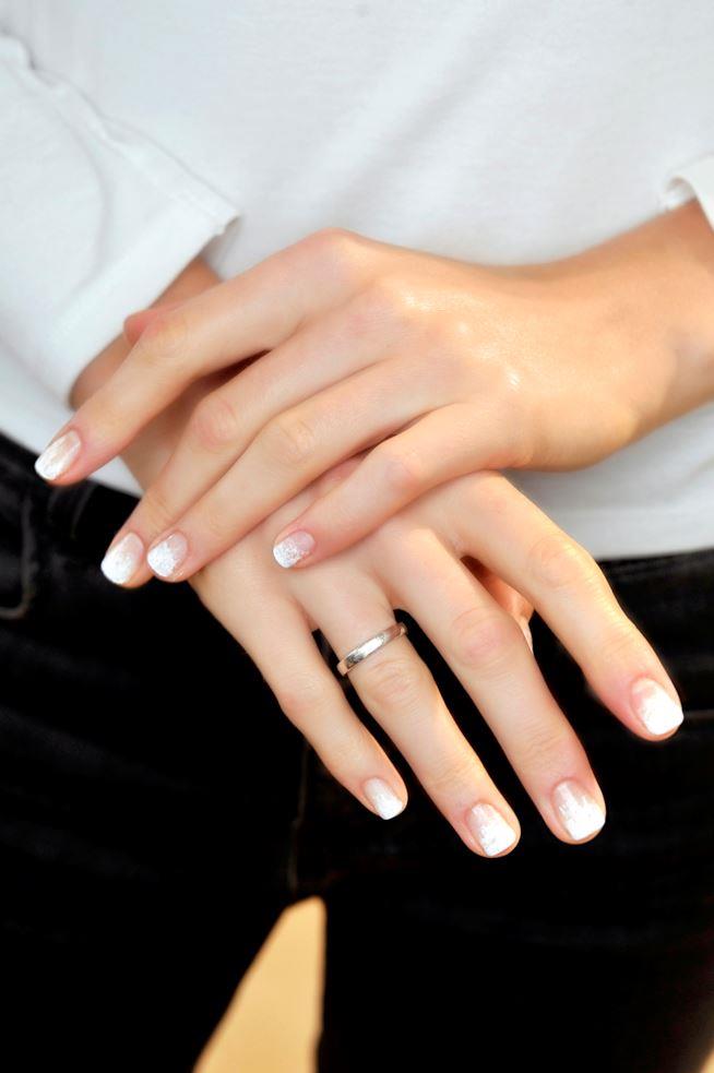 Unghie bianche Manicure sfumata