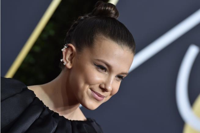 Millie Bobby Brown alla sfilata di Moncler durante la Milano Fashion Week Millie Bobby Brown