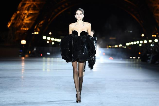 Un riassunto della Parigi Fashion Week 2017 Kaia Gerber sfila per Saint Laurent