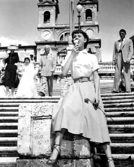 Audrey Hepburn in Vacanze Romane Audrey Hepburn in una scena di Vacanze Romane