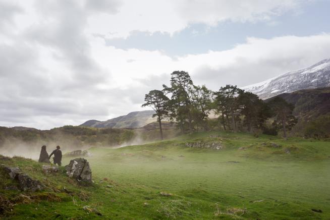 La Scozia di Jamie Fraser eletta come il paese più bello al mondo Una collina con Jamie e Claire sullo sfondo