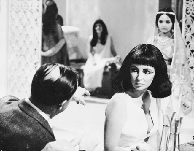 Cleopatra vittima di whitewashing Elizabeth Taylor sul set di Cleopatra